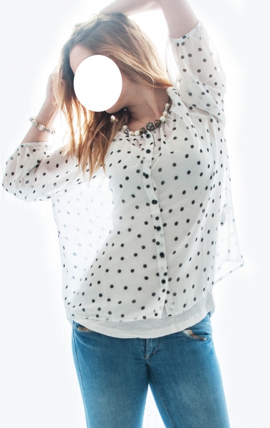 weiße Bluse mit schwarzen Punkten semi-transparent :: Kleiderkorb.ch