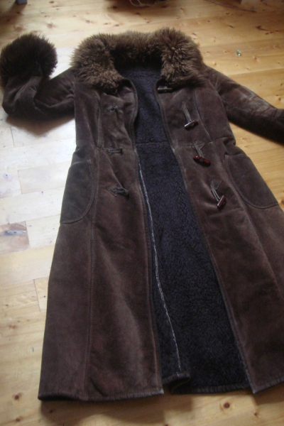vintage 70er tallierter babuschka mantel aus wildleder cult fell  wintermantel braun hippie pelz waldorf :: Kleiderkorb.ch