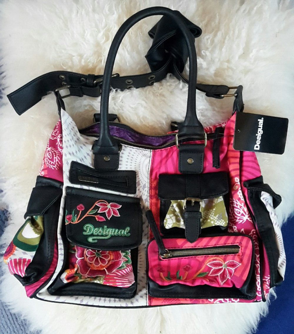 Neu mit Etikett Desigual Handtasche bunt rosa schwarze Henkel Blumen groß  :: Kleiderkorb.ch