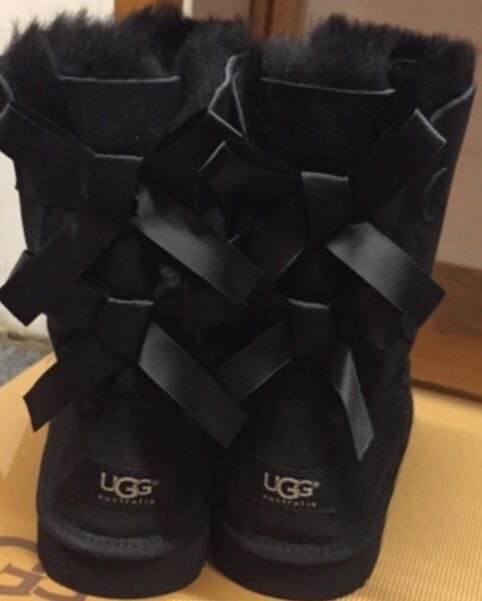 UGG Australia - Ugg Boots in schwarz mit 2 Schleifen :: Kleiderkorb.ch