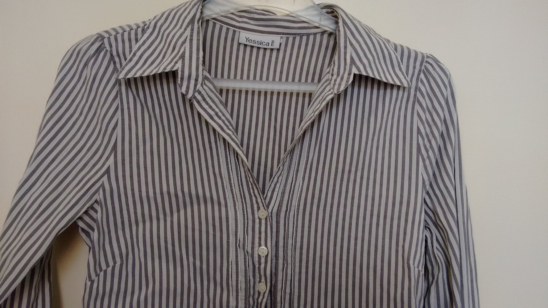 grauweiß gestreifte Business-Bluse für das Büro - modern geschnitten Gr. 38