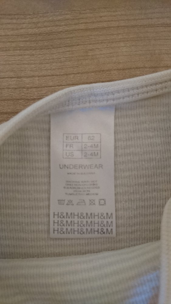 schöner Langarmbody in Gr. 62 von H&M, Unisex in beige/weiß
