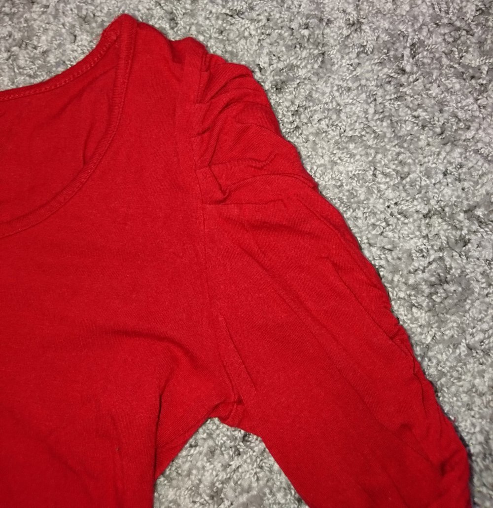 Rotes Langarm-Shirt XS mit gerafften Ärmeln
