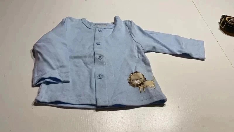 Hellblaue Sweatshirt Jacke - Größe: 3-6 Monate - Marke: Chick pea ::  Kleiderkorb.ch