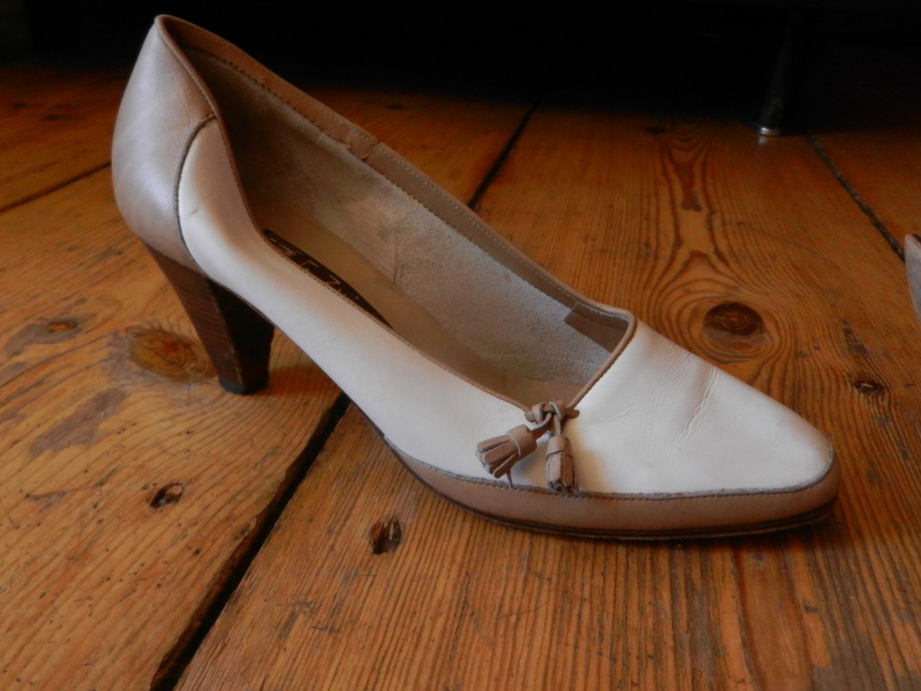 Leder Pumps 39 Toddel Quaste beige weiß Vintage BERLIN