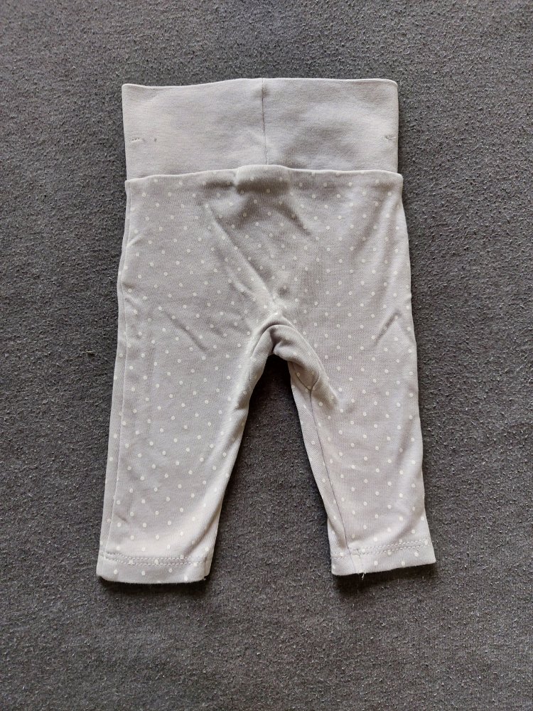 hellgraue Babyhose/Babyleggings mit Punkten und breitem Bund, Gr. 62